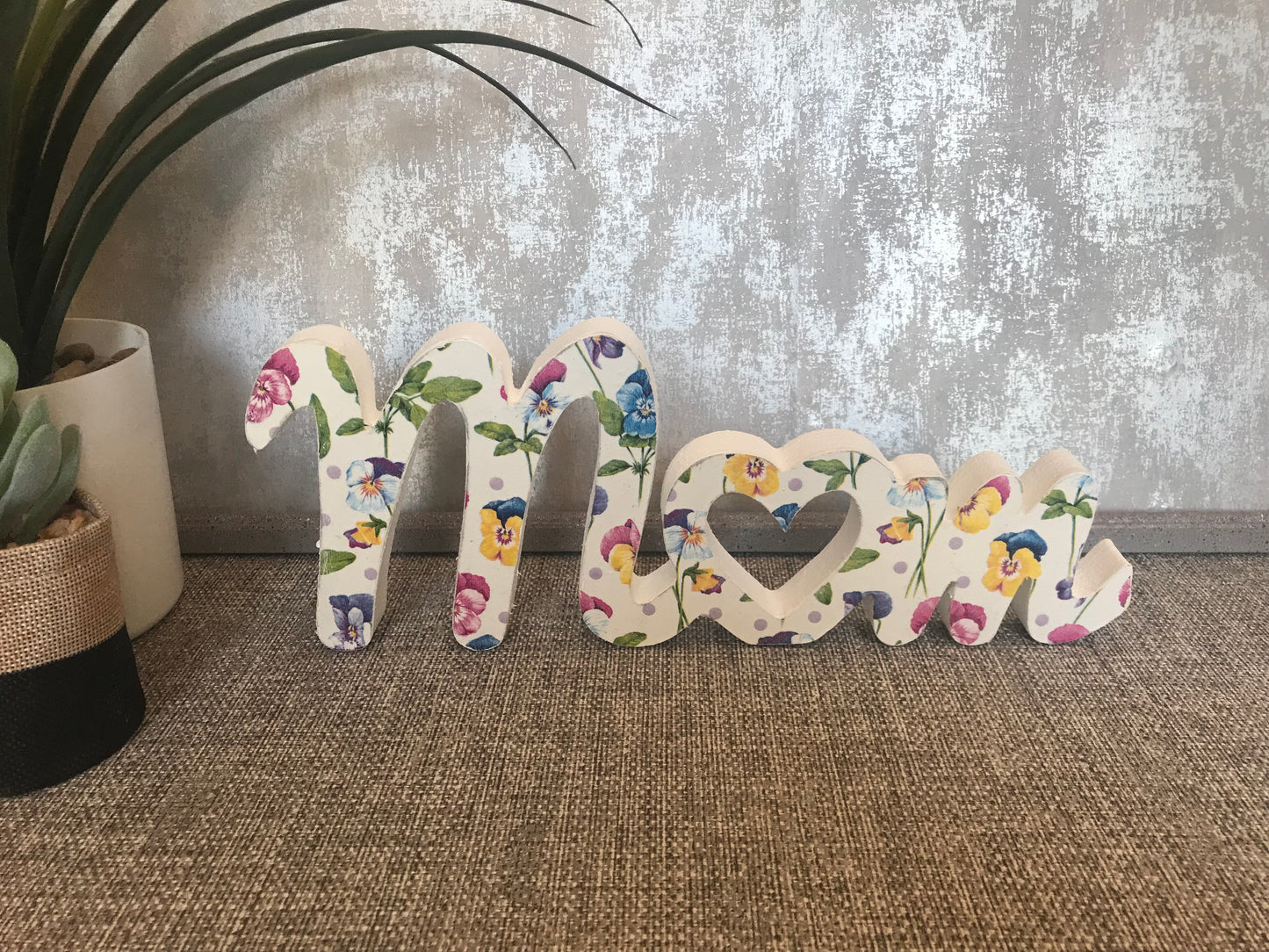 MUM Written Word Wooden Freestanding Plaque 29x11cm