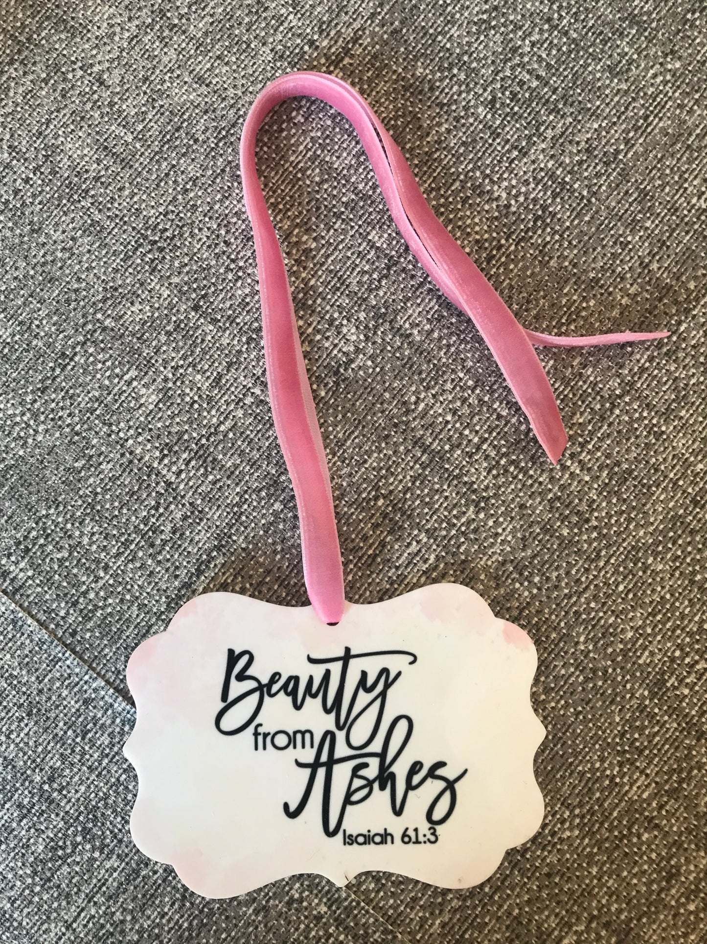 Grave Hanging Tag 10.5x7.5cm with ribbon - Beauty from Ashes Isaiah 61:3 Pink Marble Background