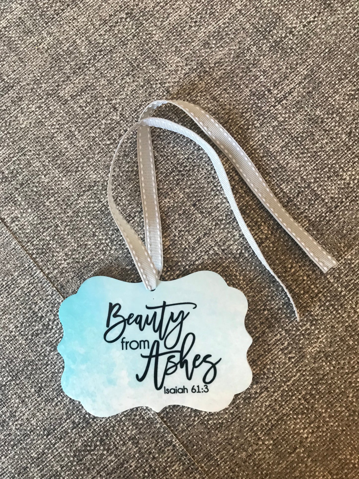Grave Hanging Tag 10.5x7.5cm with ribbon - Beauty from Ashes Isaiah 61:3 Blue Background