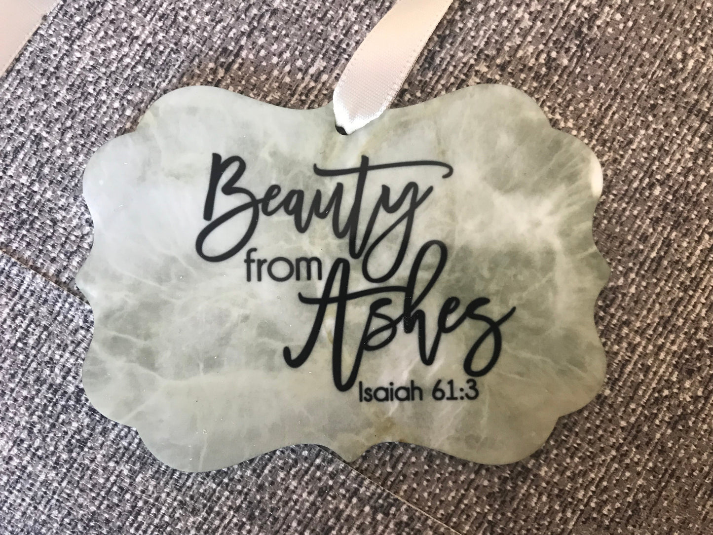 Grave Hanging Tag 10.5x7.5cm with ribbon - Beauty from Ashes Isaiah 61:3 Green Marble Background