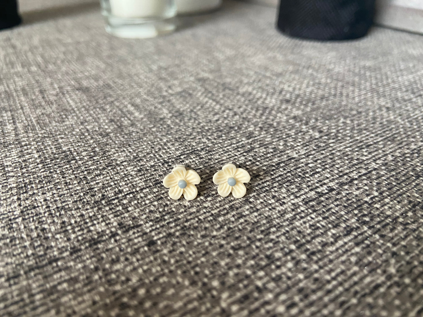 Mini Flower (Cream/Grey centre) silver stud earring