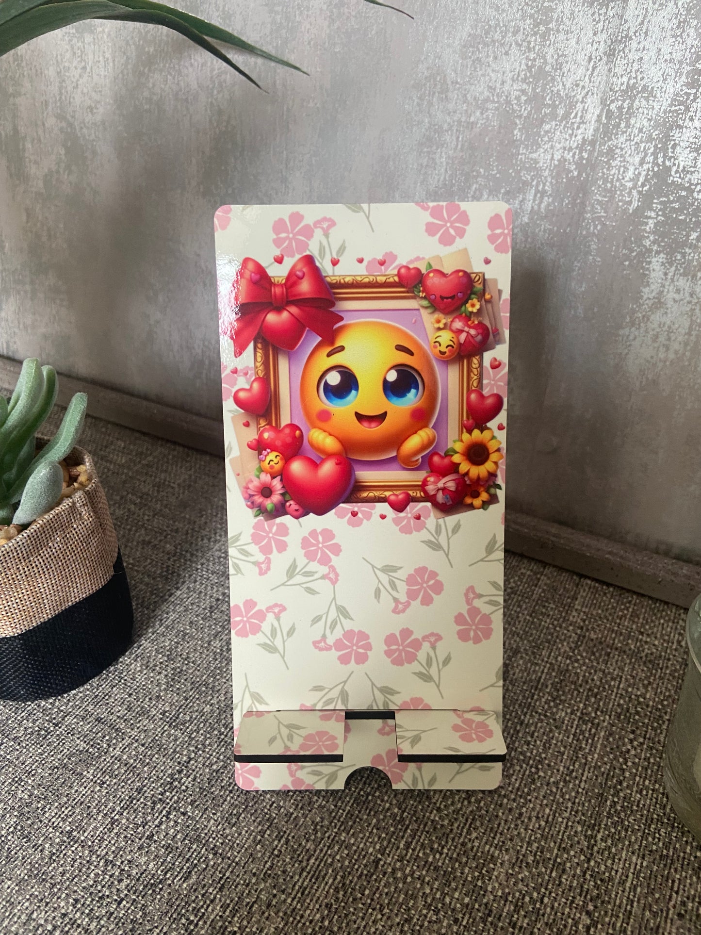 Mobile Phone Stand MDF - Smiley Heart Face