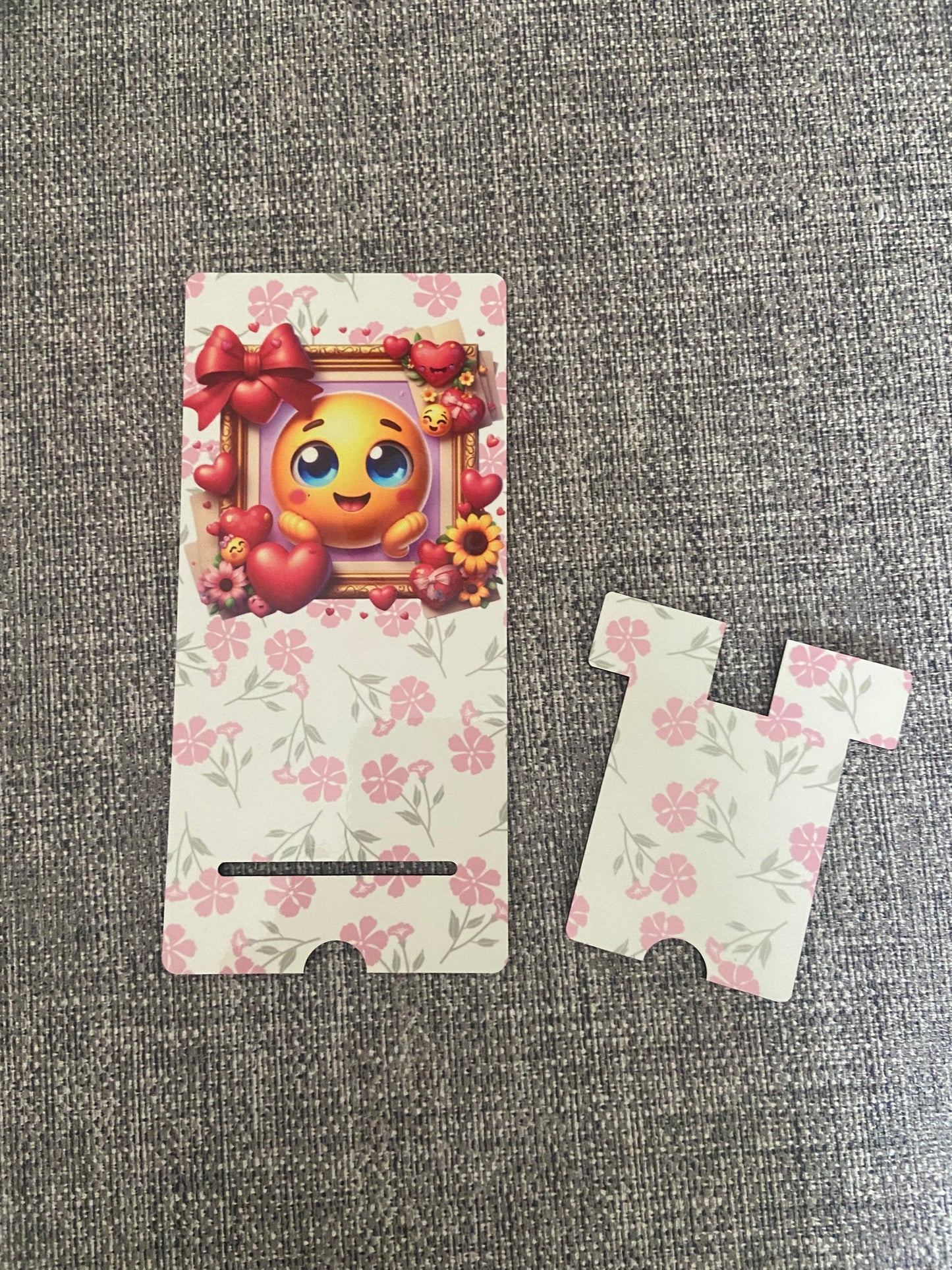 Mobile Phone Stand MDF - Smiley Heart Face