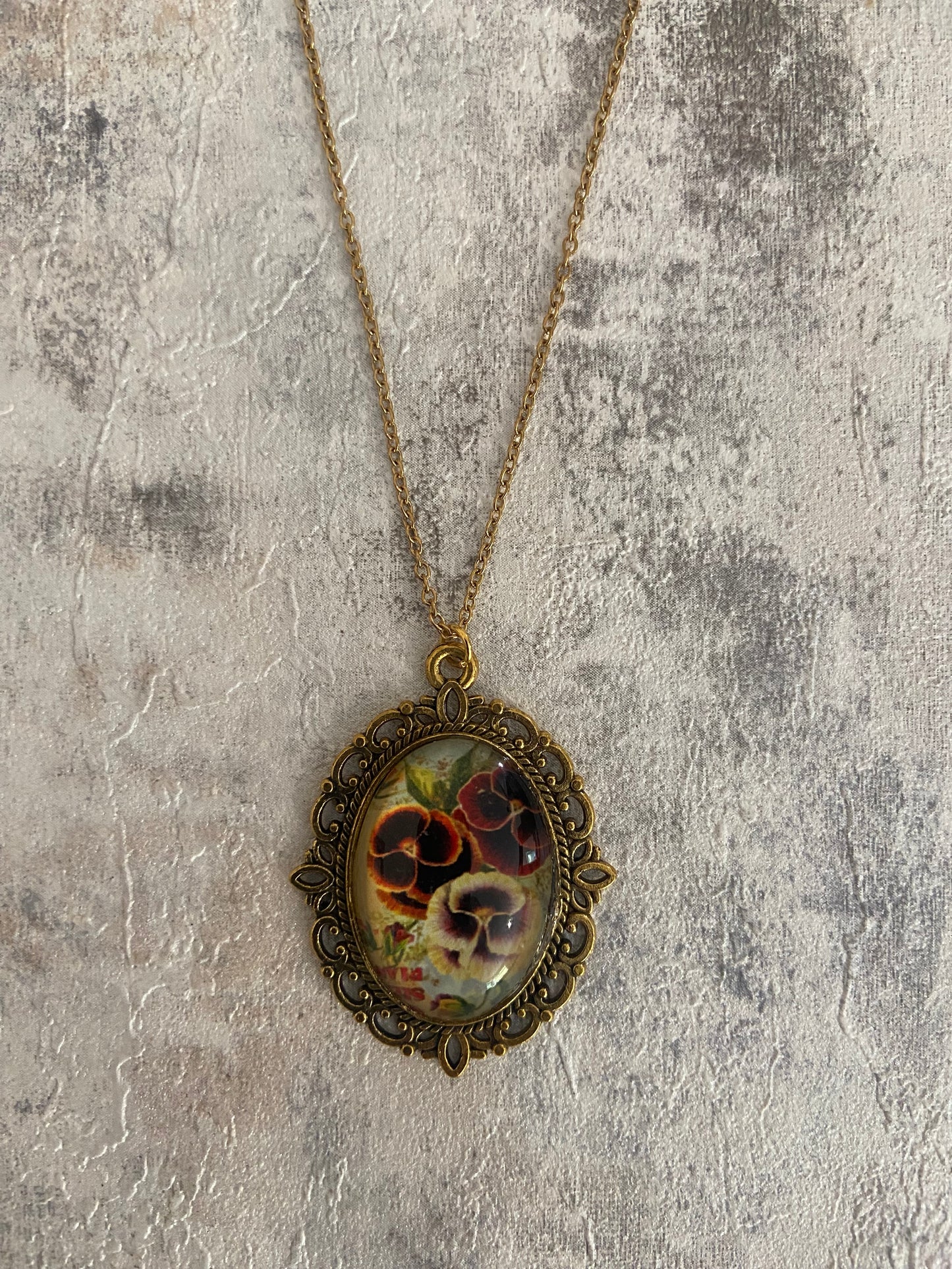 Vintage Floral Oval 2.5cm Pendant Gold Necklace (45cm chain) 8 variations