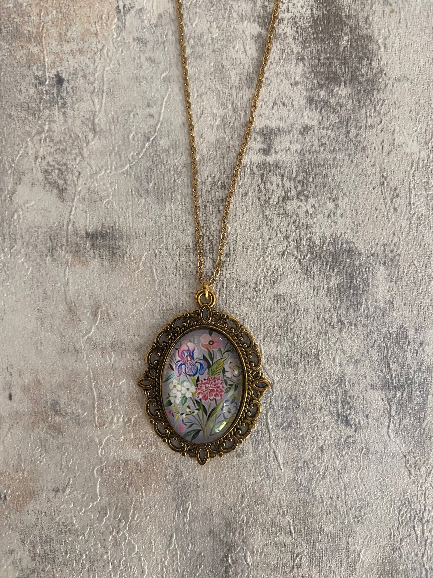 Vintage Floral Oval 2.5cm Pendant Gold Necklace (45cm chain) 8 variations