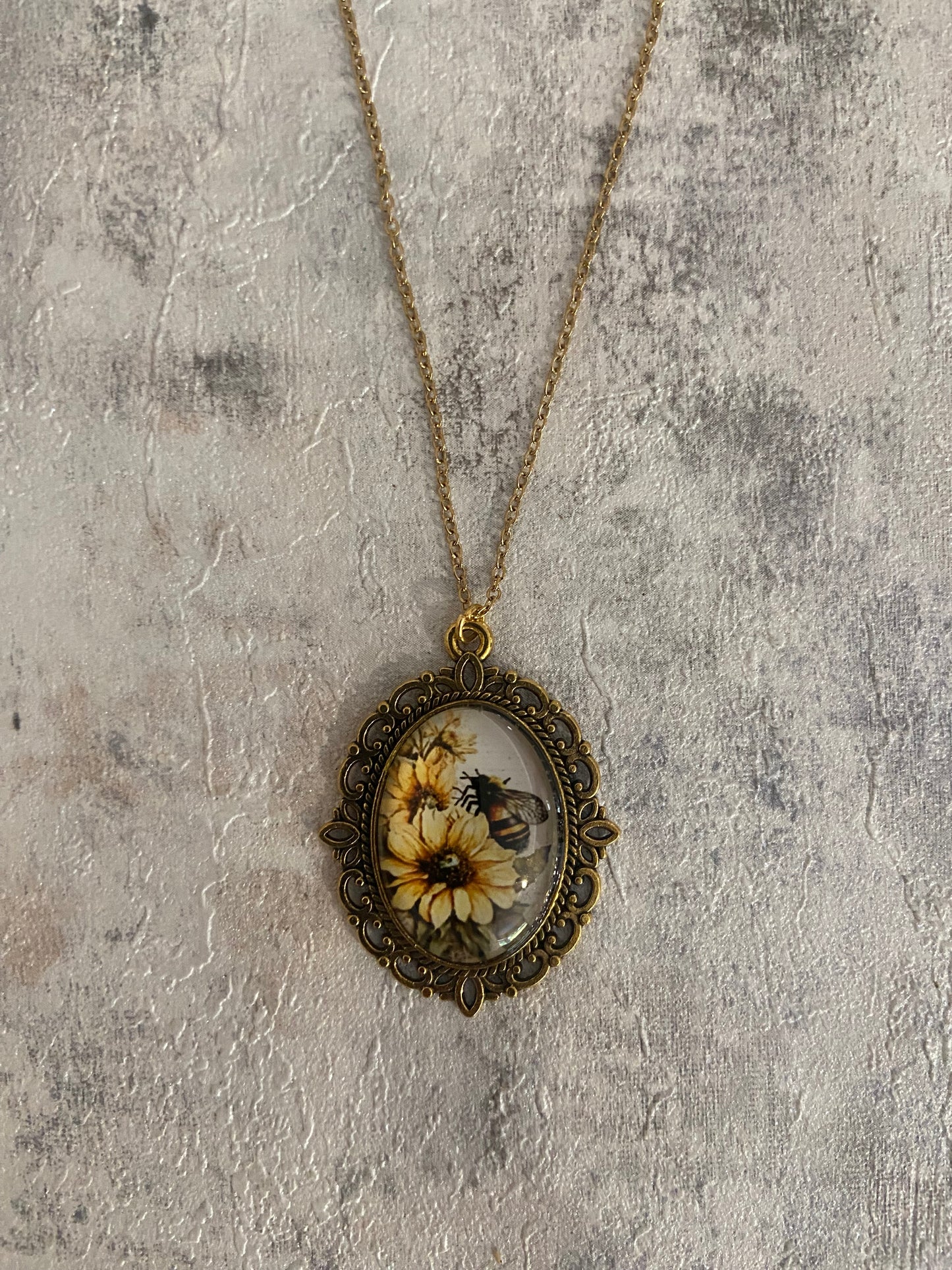 Vintage Bee Sunflower Oval 2.5cm Pendant Gold Necklace (45cm chain) 10 variations