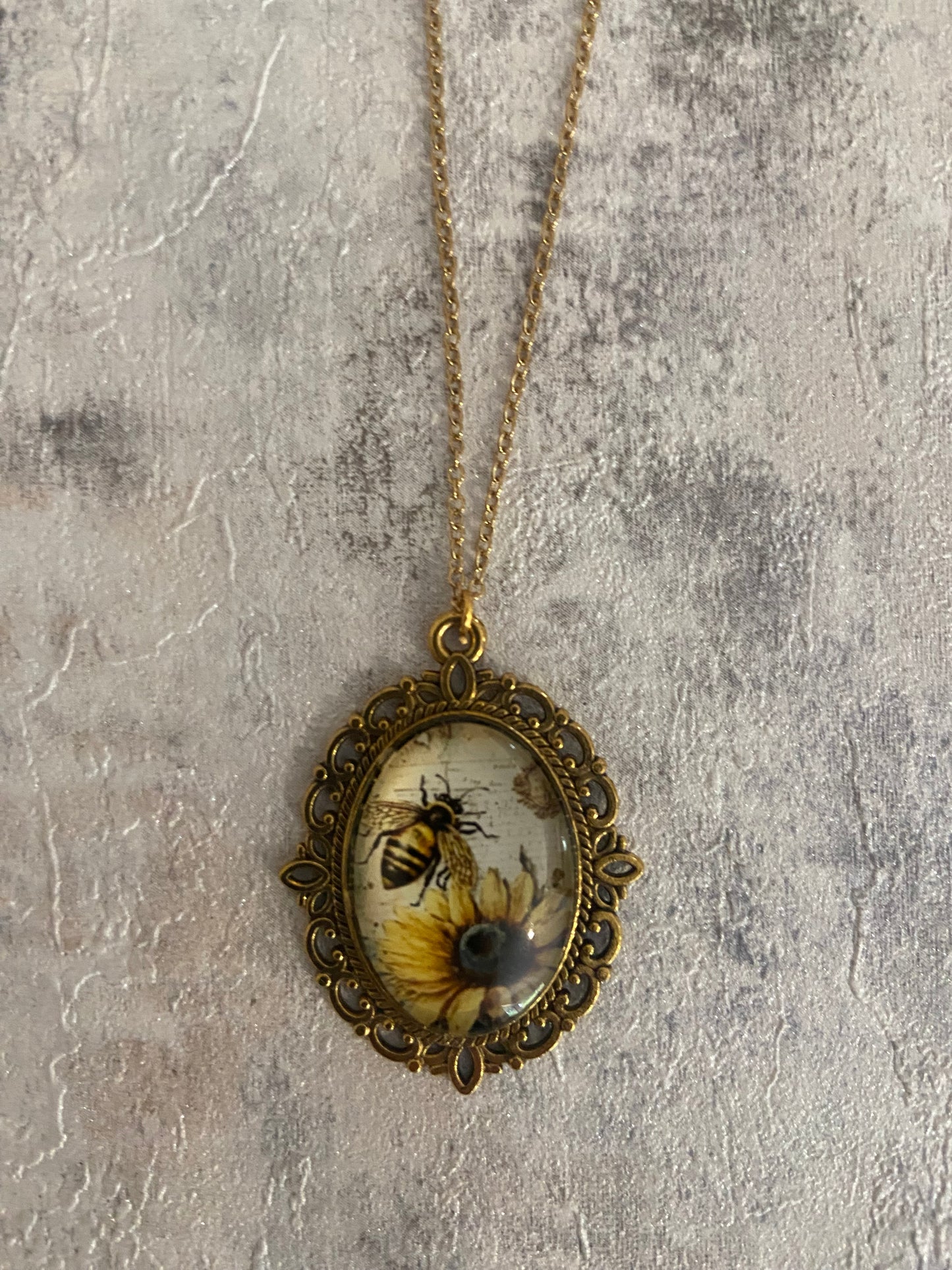 Vintage Bee Sunflower Oval 2.5cm Pendant Gold Necklace (45cm chain) 10 variations