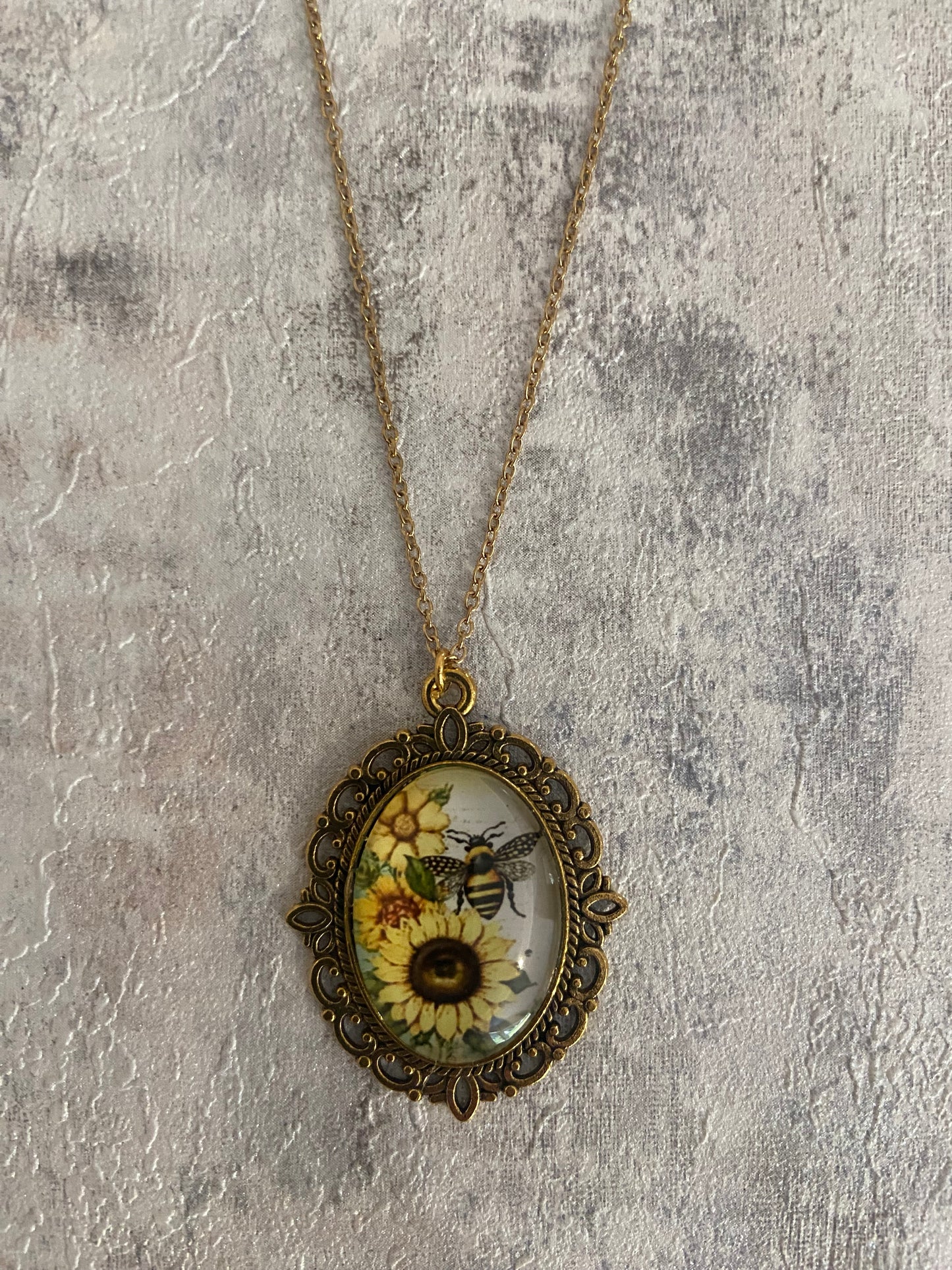 Vintage Bee Sunflower Oval 2.5cm Pendant Gold Necklace (45cm chain) 10 variations