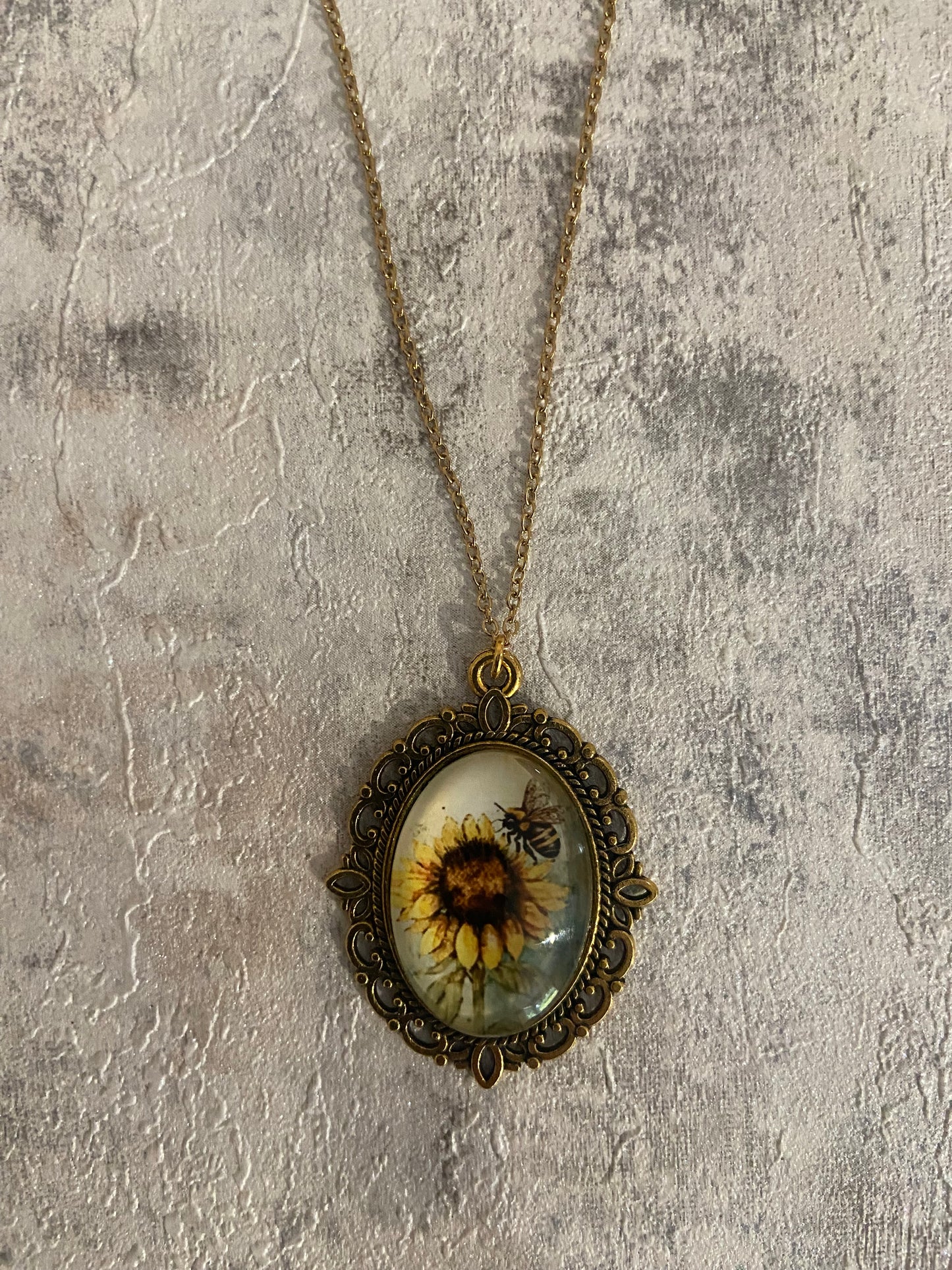 Vintage Bee Sunflower Oval 2.5cm Pendant Gold Necklace (45cm chain) 10 variations