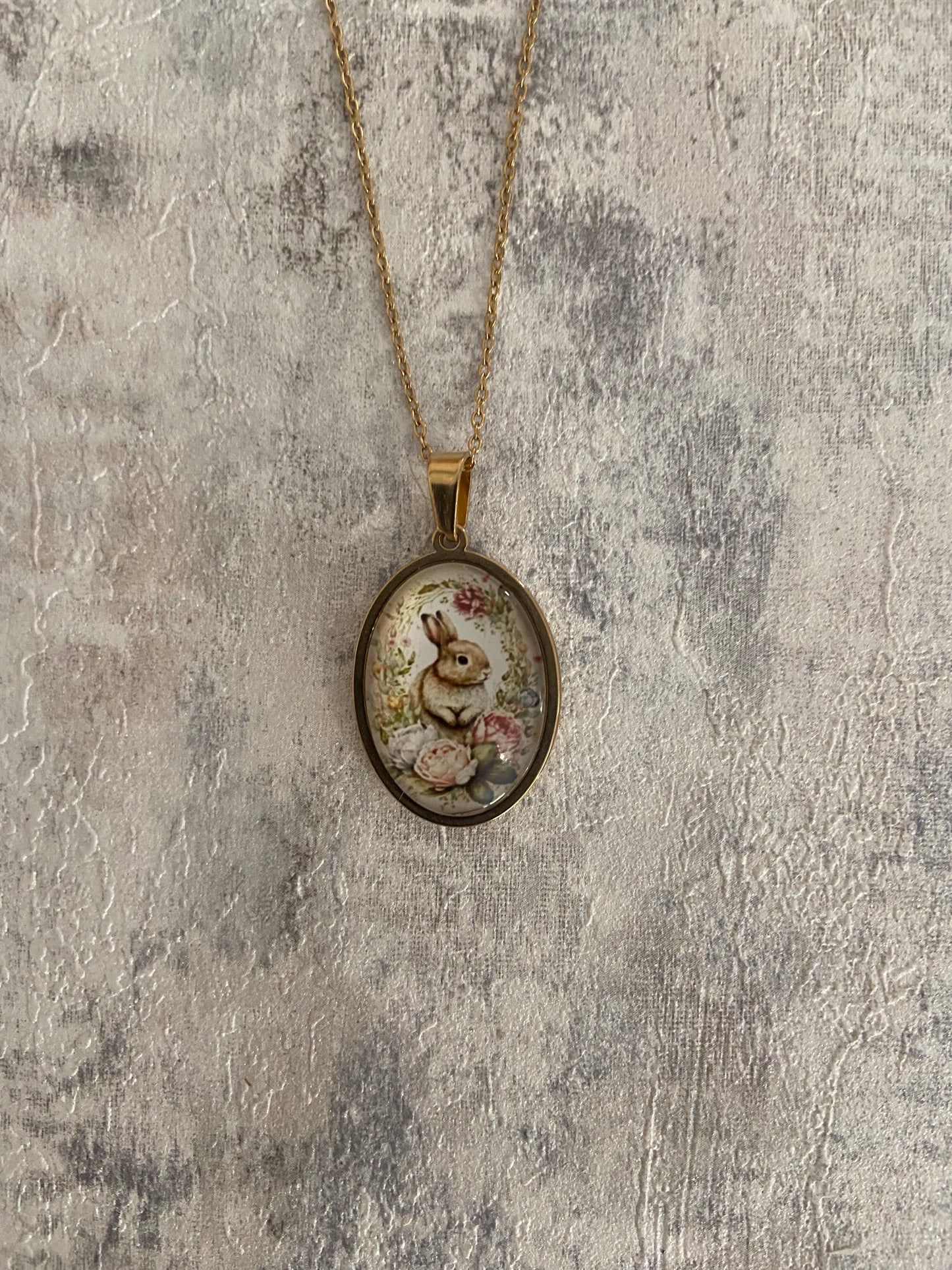 Elegant Gold Rabbit Oval 2cm Pendant Necklace (45cm chain)