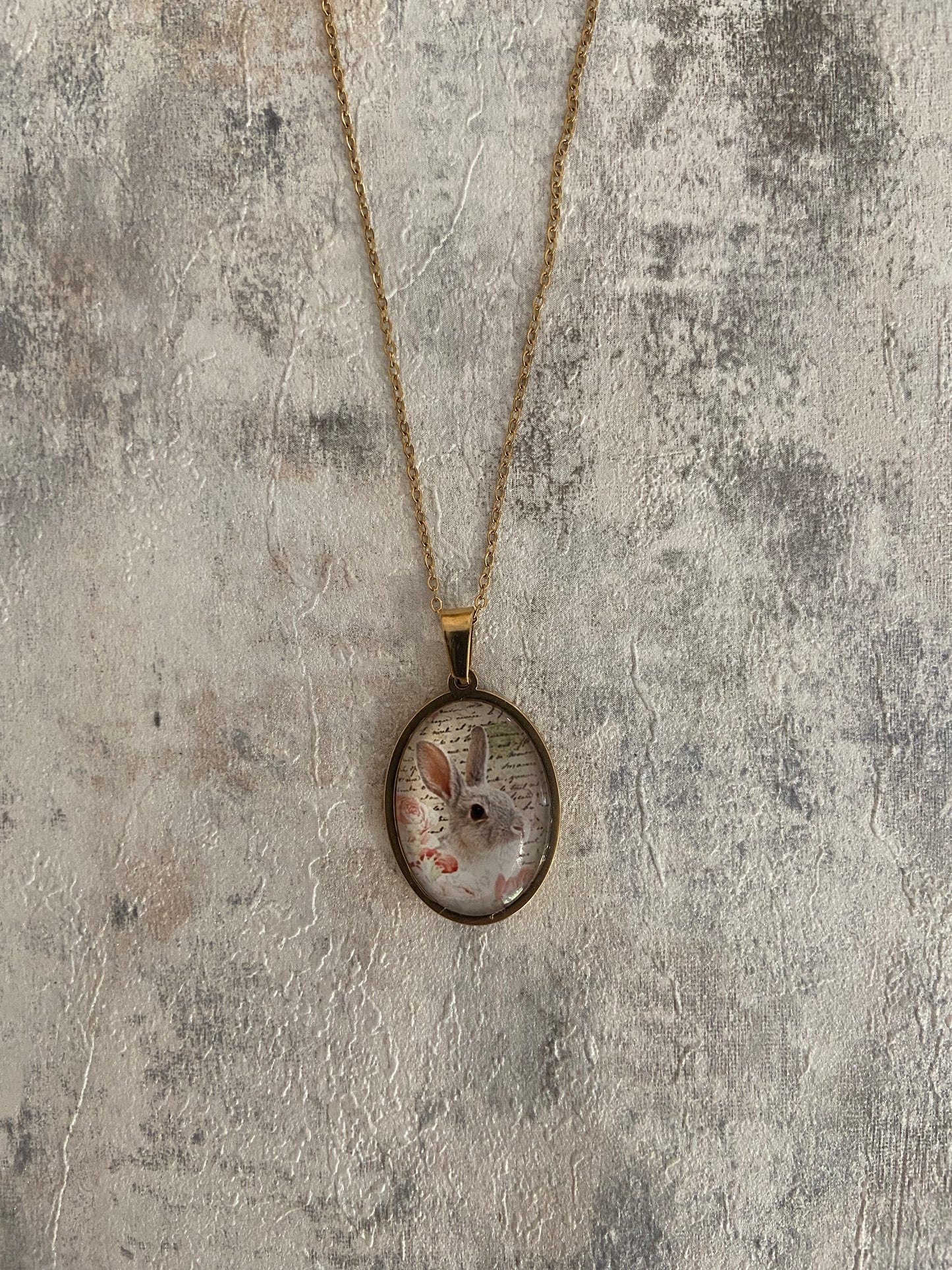 Elegant Gold Rabbit Oval 2cm Pendant Necklace (45cm chain)