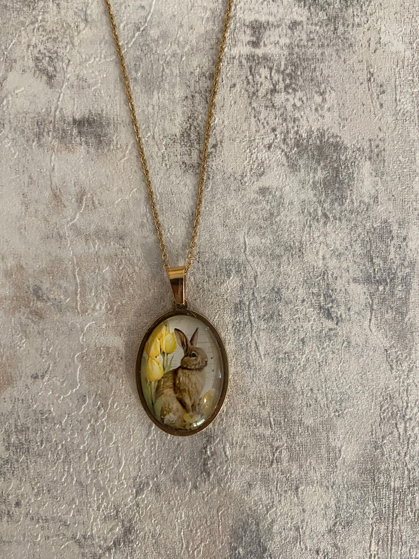 Elegant Gold Rabbit Oval 2cm Pendant Necklace (45cm chain)