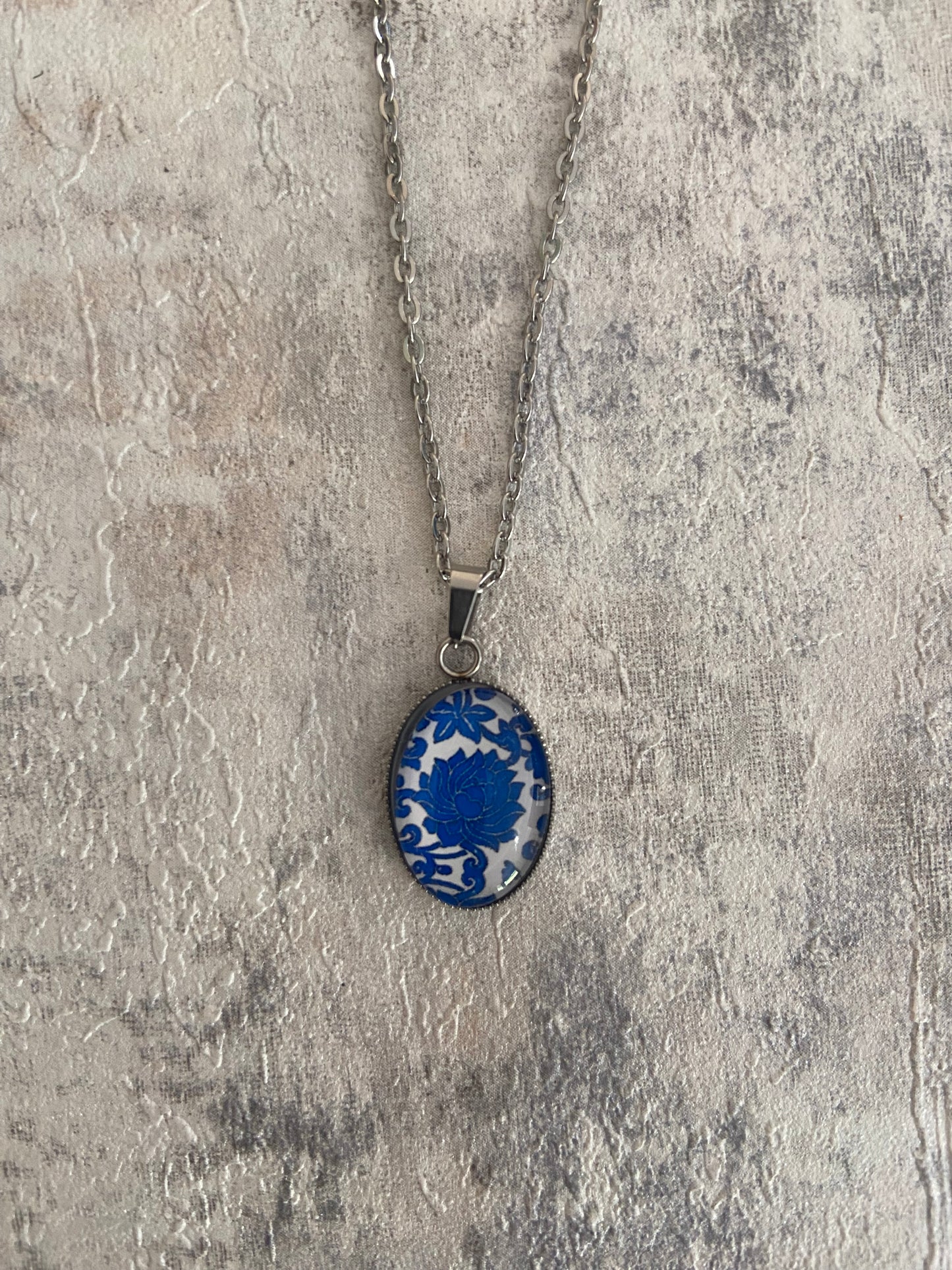 Blue/ White Floral Pattern Oval 1.8x2cm Silver Pendant Necklace (45cm chain)