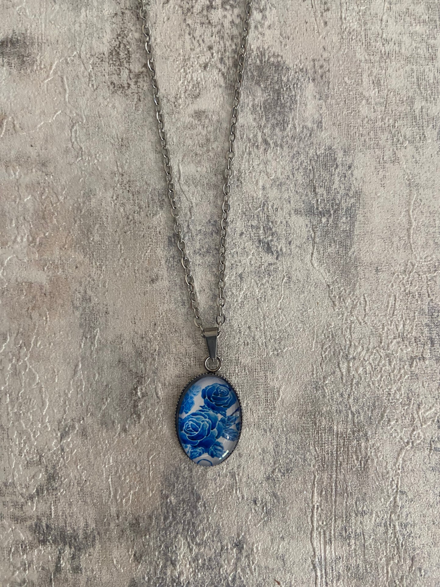 Blue/ White Floral Pattern Oval 1.8x2cm Silver Pendant Necklace (45cm chain)