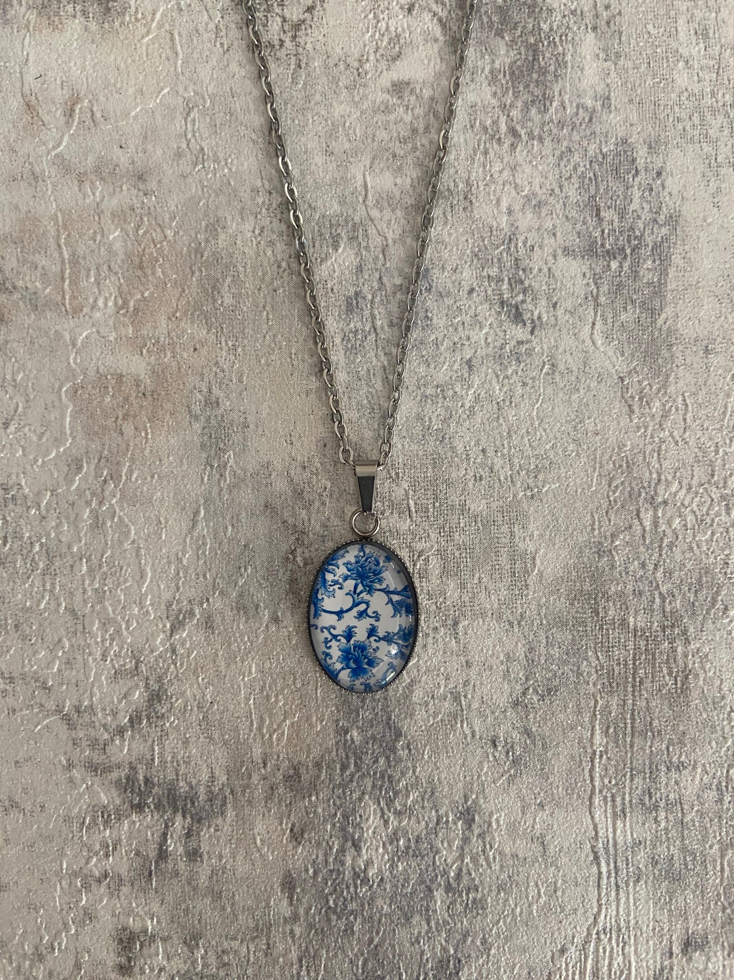 Blue/ White Floral Pattern Oval 1.8x2cm Silver Pendant Necklace (45cm chain)