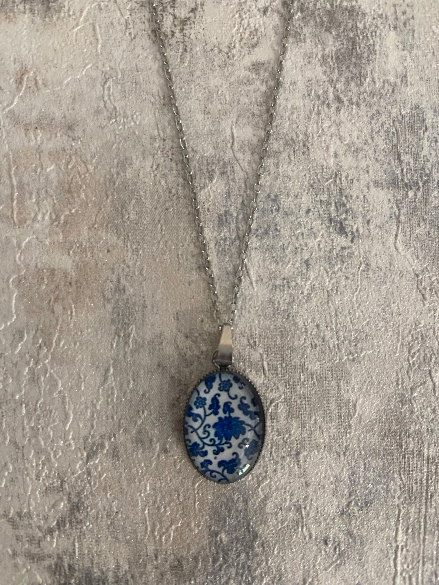 Blue/ White Floral Pattern Oval 1.8x2cm Silver Pendant Necklace (45cm chain)