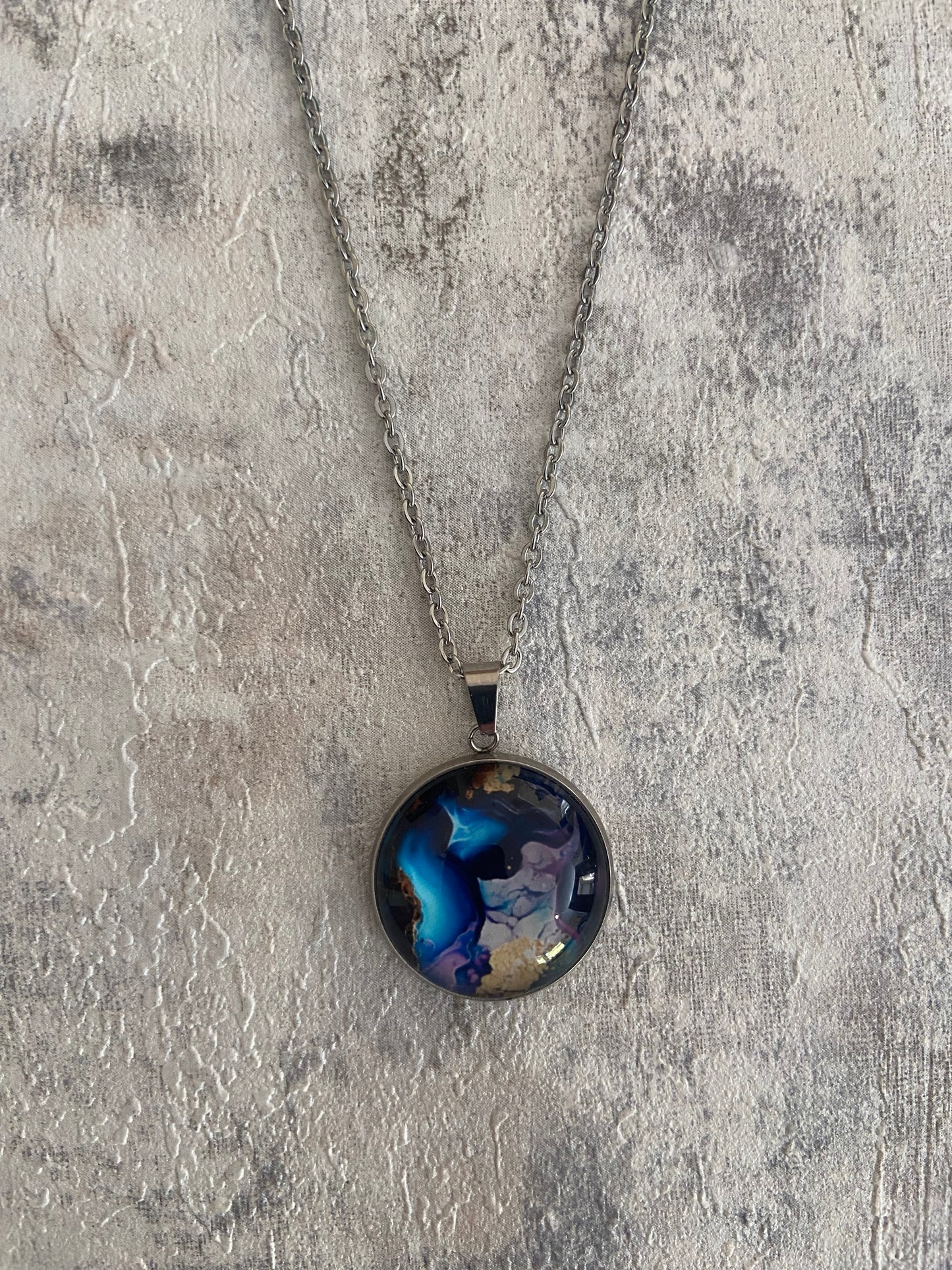 Elegant Liquid Art Coloured 2cm Silver Pendant Necklace (45cm chain) 10 Variations