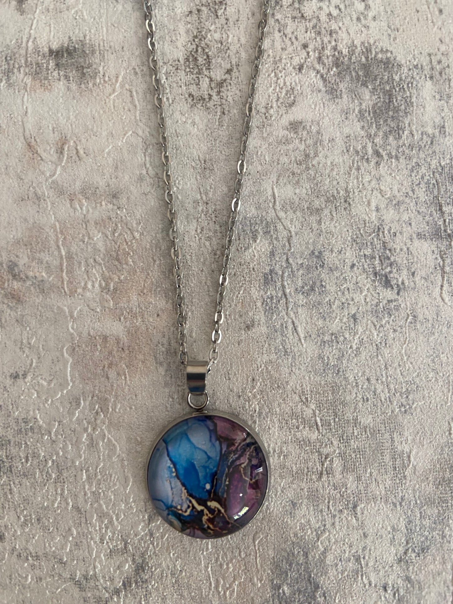 Elegant Liquid Art Coloured 2cm Silver Pendant Necklace (45cm chain) 10 Variations