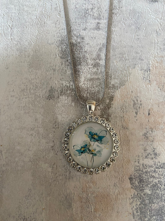 Dazzling & beautiful large silver floral pendant 3x3cm Pendant (60cm chain); 10 Variations