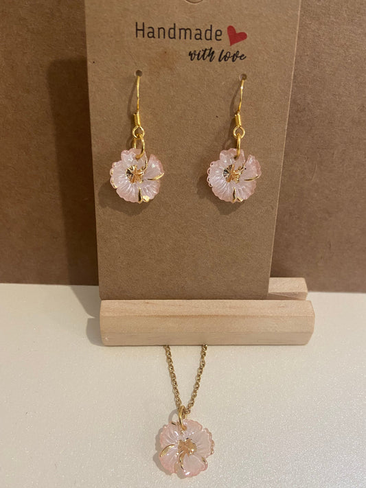 Beautiful Gold/Beige Flower Gold Necklace & Earring Set