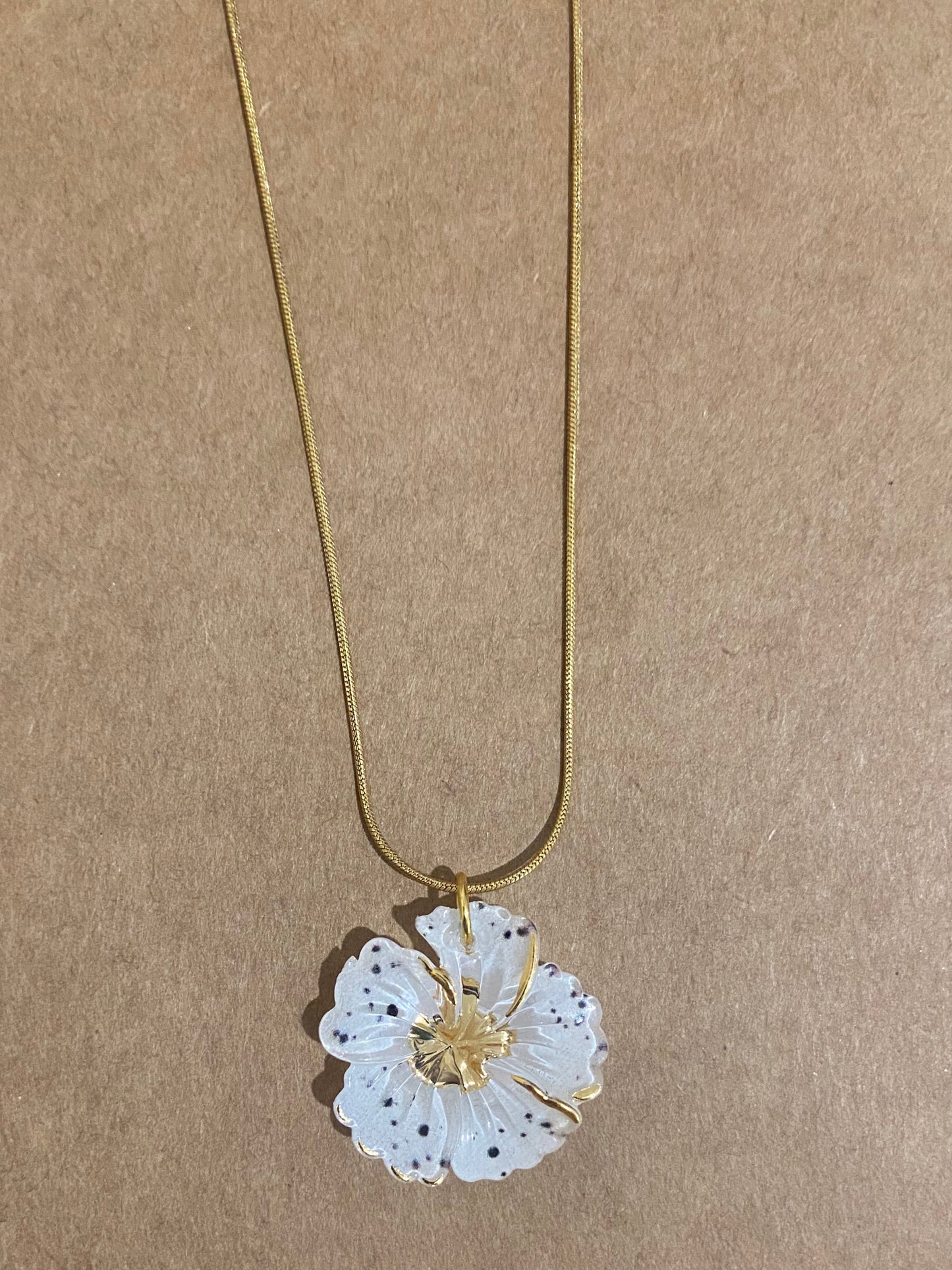 White & Gold with Speckles Gold earring & necklace set (45cm chain)