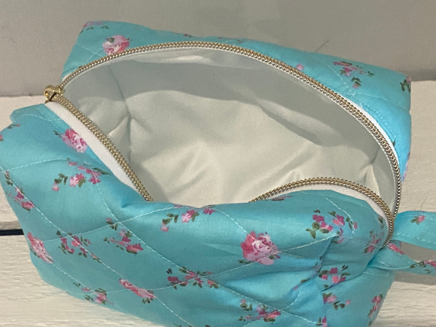 Quilted Boxy Pouch - Medium - Pink Rose with Turquoise background