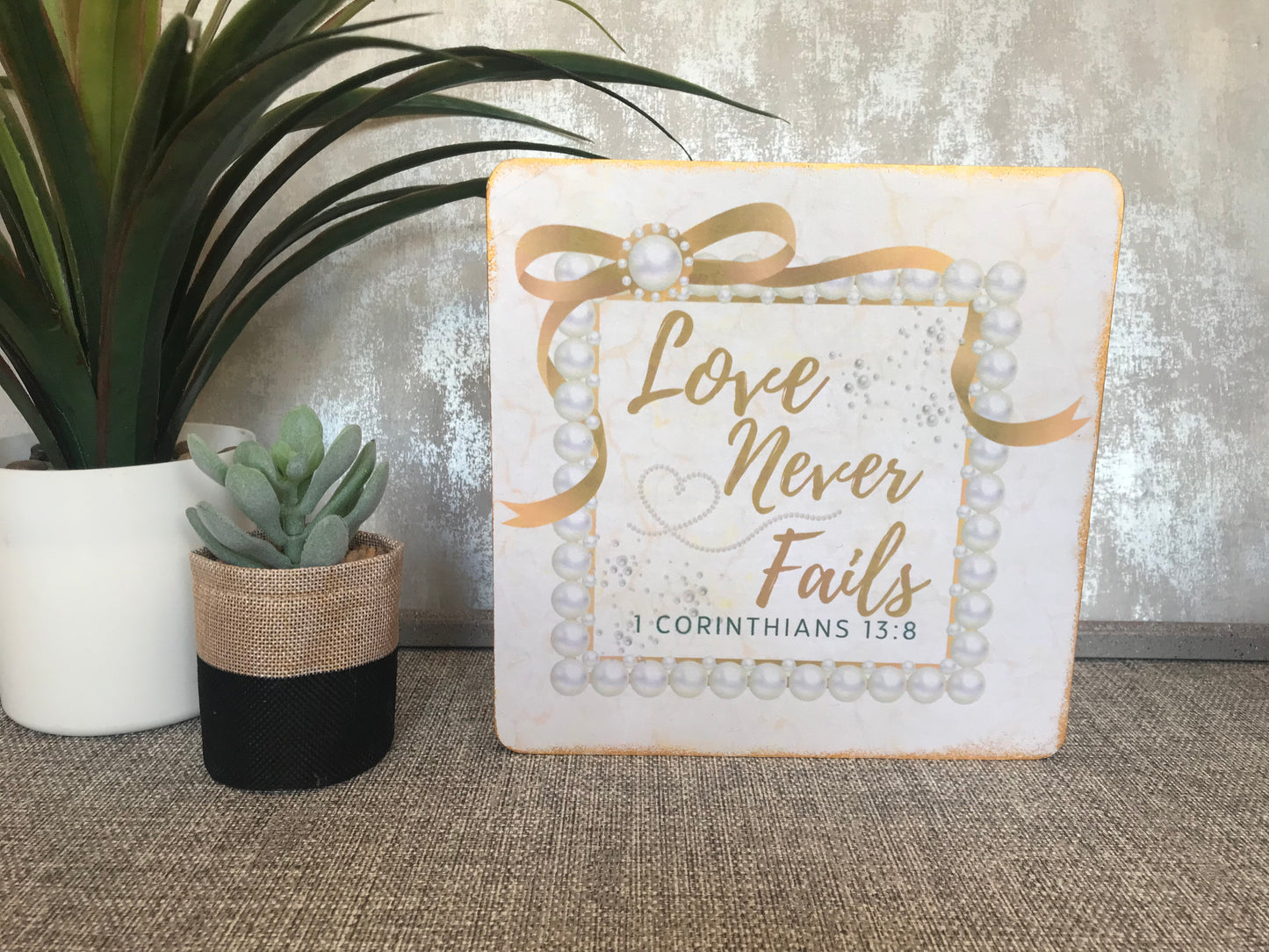 Love Never Fails 1 corinthians 13:8 Wooden Freestanding Plaque 20x20cm