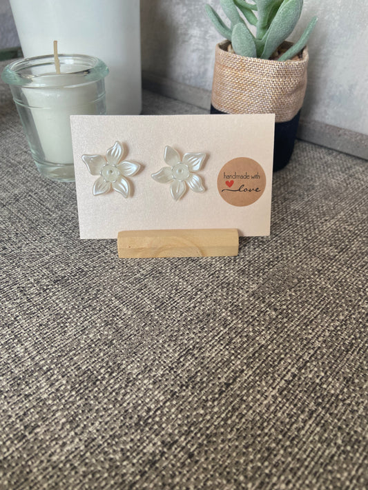 White Pearlescent Daffodil Silver Stud Earring