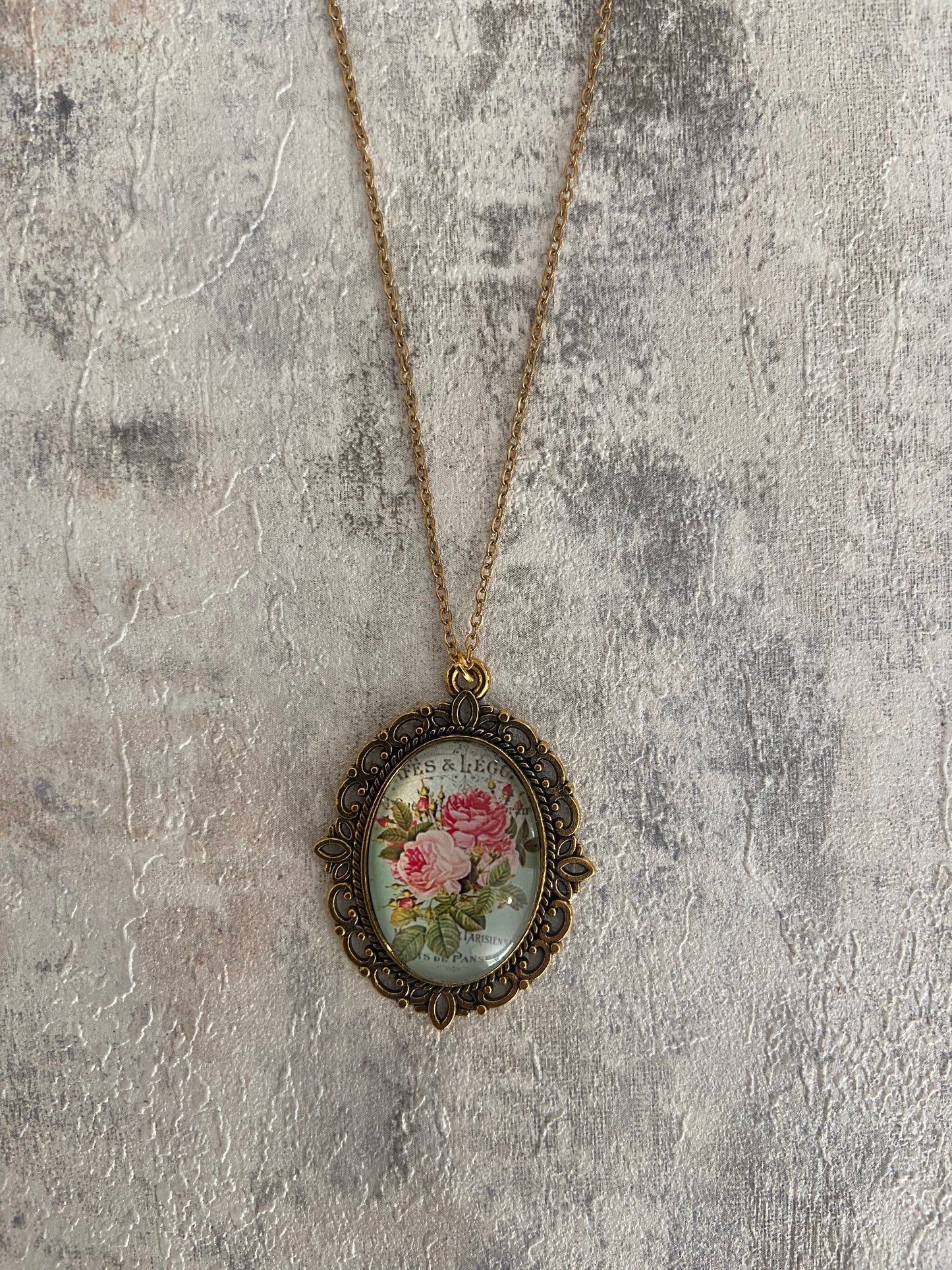 Vintage Floral Oval 2.5cm Pendant Gold Necklace (45cm chain) 8 variations
