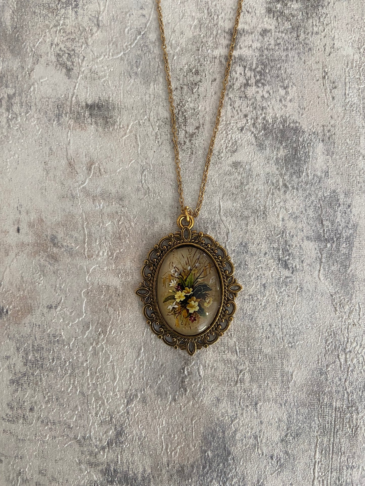 Vintage Floral Oval 2.5cm Pendant Gold Necklace (45cm chain) 8 variations