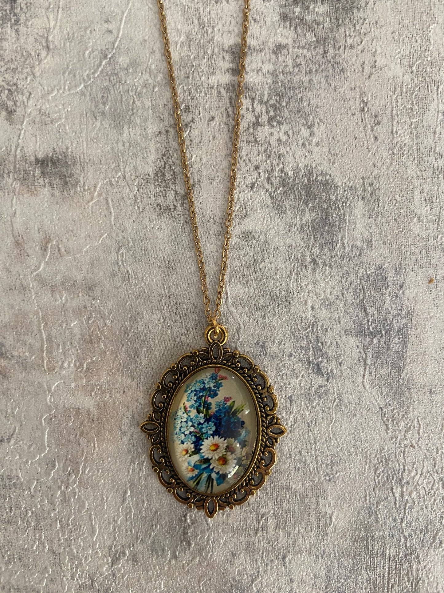 Vintage Floral Oval 2.5cm Pendant Gold Necklace (45cm chain) 8 variations