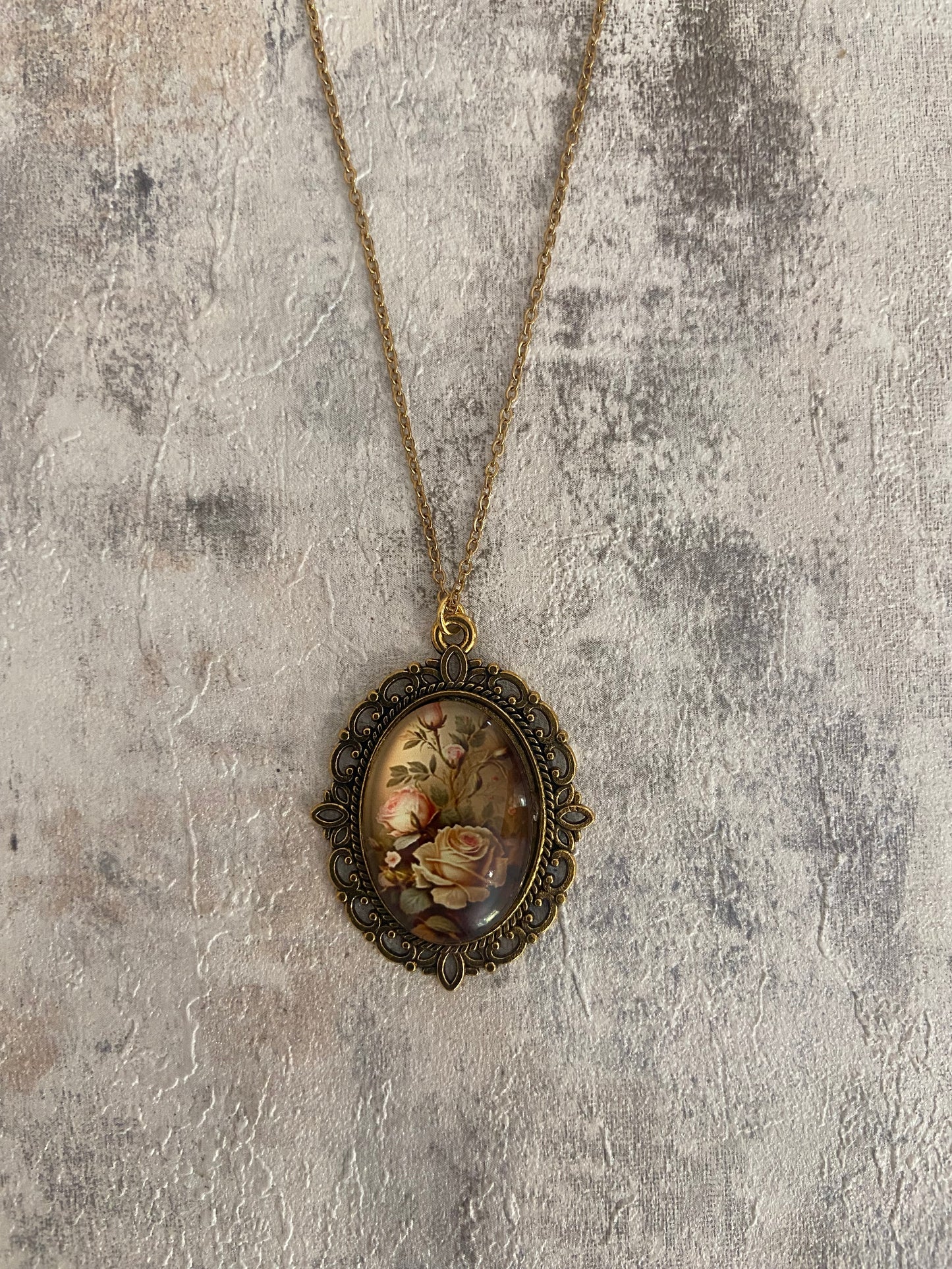 Vintage Floral Oval 2.5cm Pendant Gold Necklace (45cm chain) 8 variations