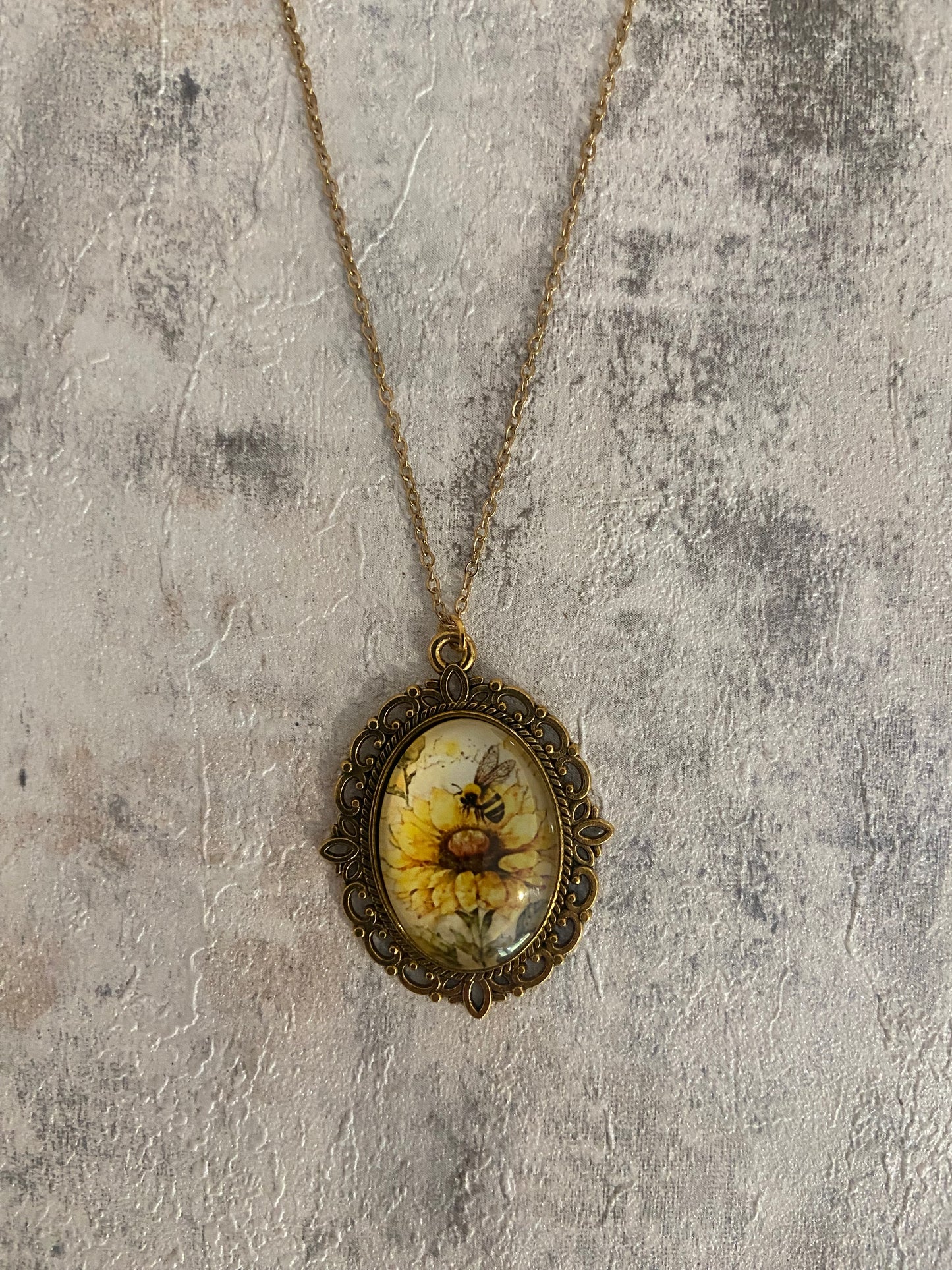 Vintage Bee Sunflower Oval 2.5cm Pendant Gold Necklace (45cm chain) 10 variations
