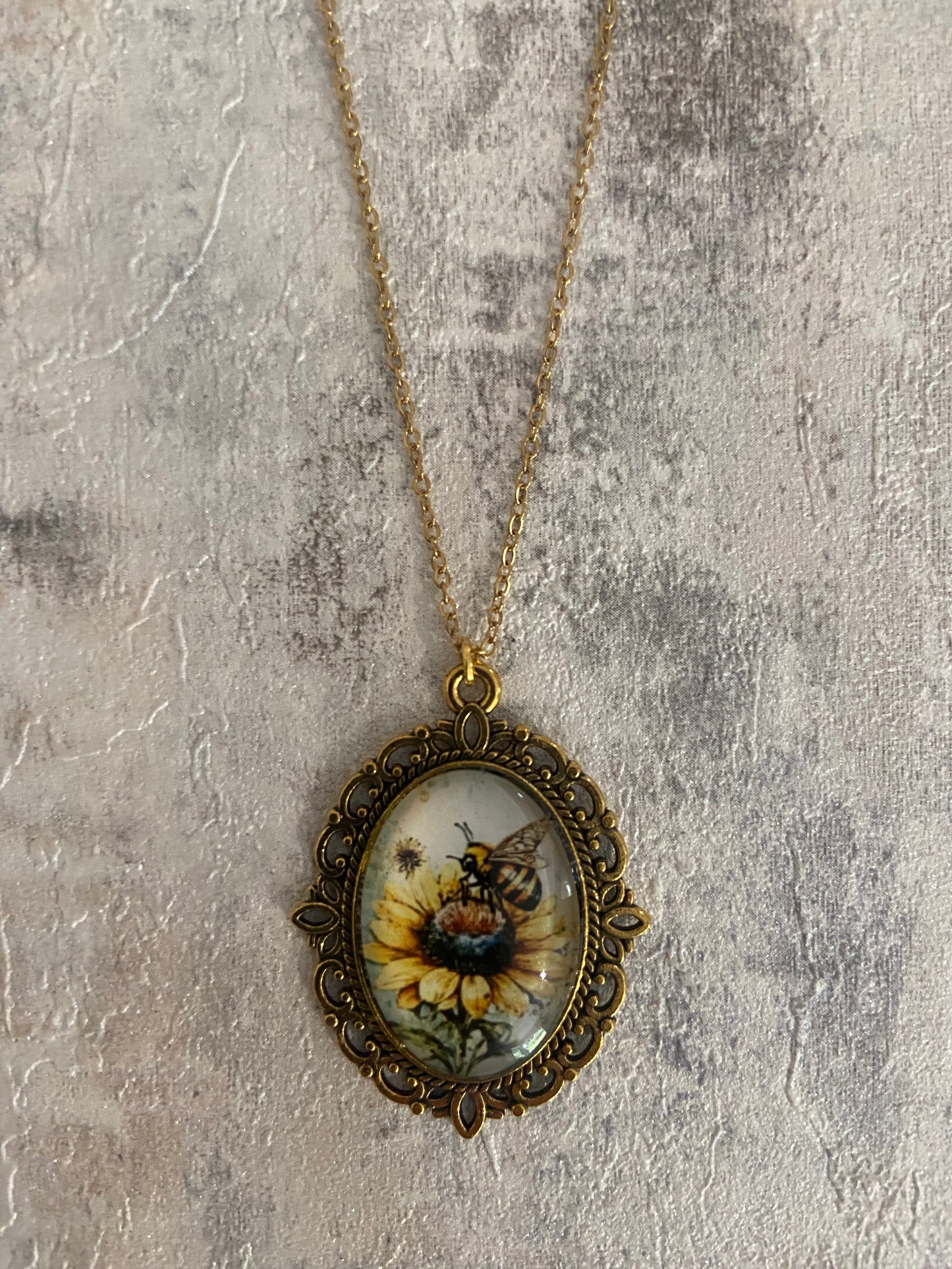 Vintage Bee Sunflower Oval 2.5cm Pendant Gold Necklace (45cm chain) 10 variations