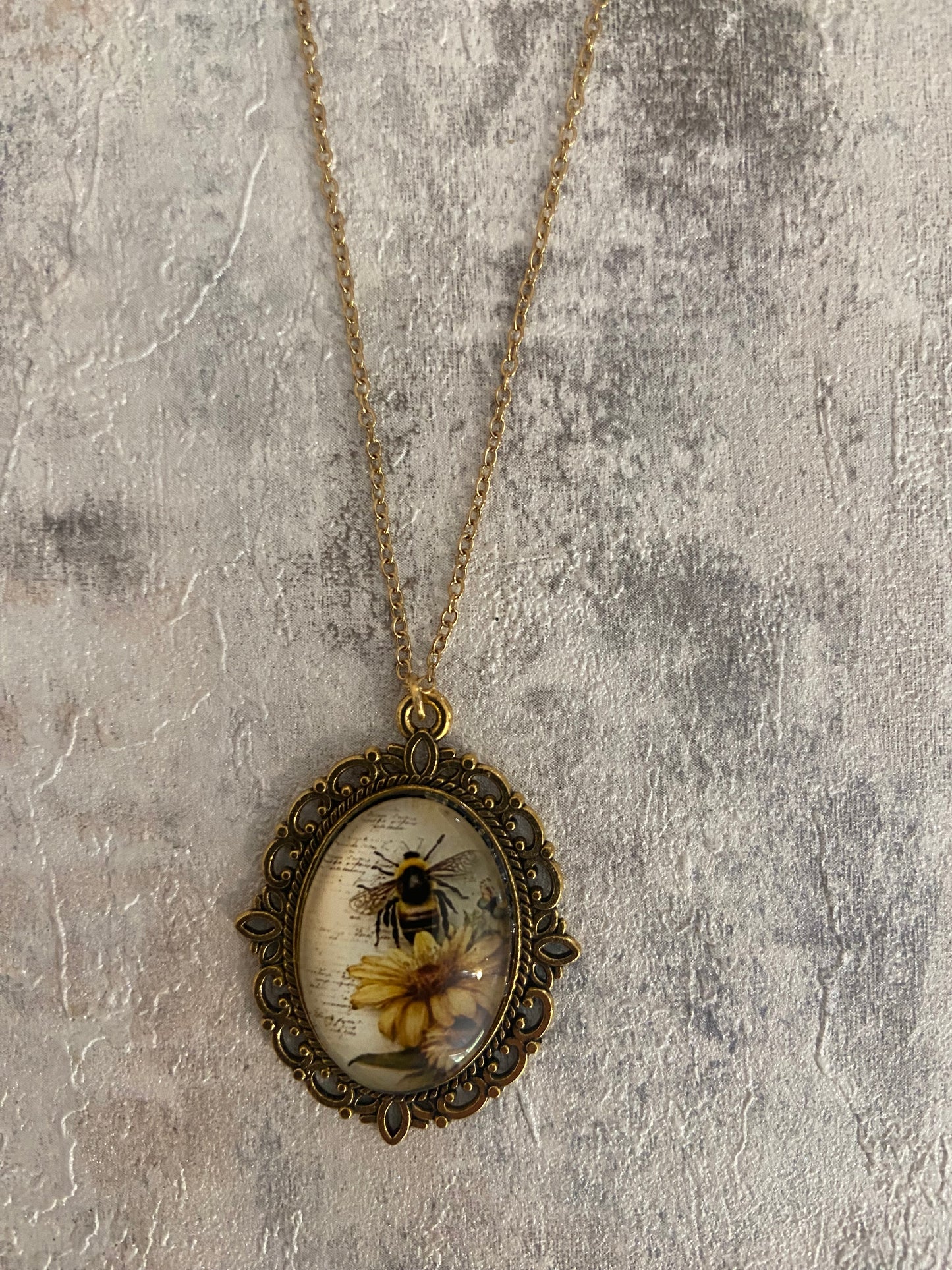 Vintage Bee Sunflower Oval 2.5cm Pendant Gold Necklace (45cm chain) 10 variations