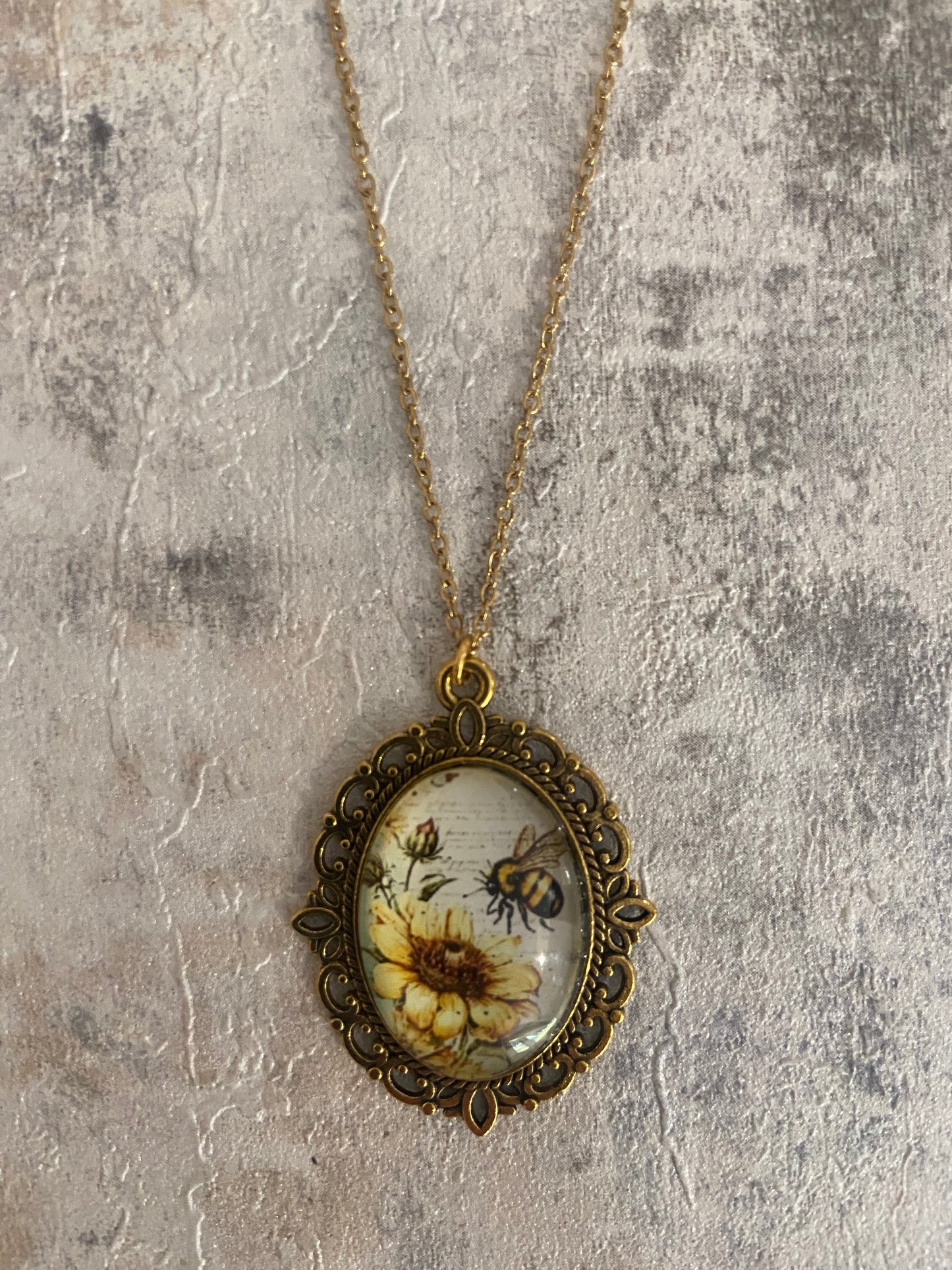 Vintage Bee Sunflower Oval 2.5cm Pendant Gold Necklace (45cm chain) 10 variations
