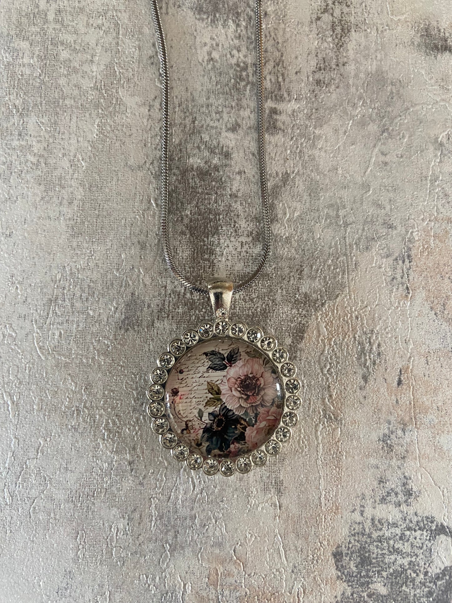 Dazzling & beautiful large silver floral pendant 3x3cm Pendant (60cm chain); 10 Variations