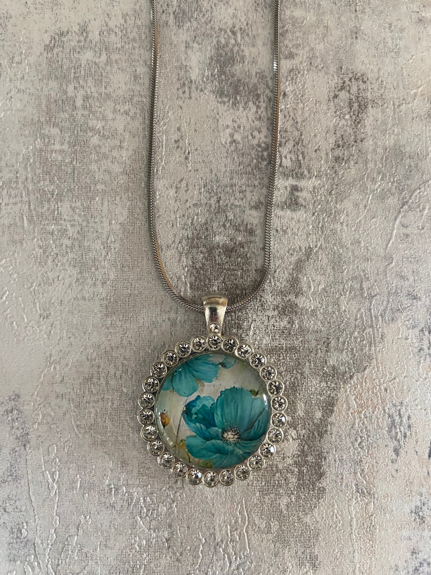 Dazzling & beautiful large silver floral pendant 3x3cm Pendant (60cm chain); 10 Variations