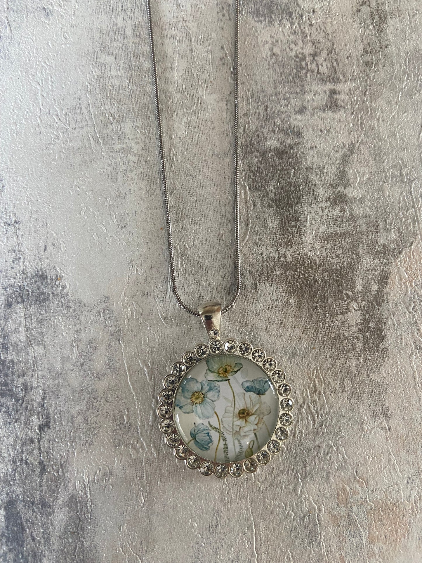 Dazzling & beautiful large silver floral pendant 3x3cm Pendant (60cm chain); 10 Variations