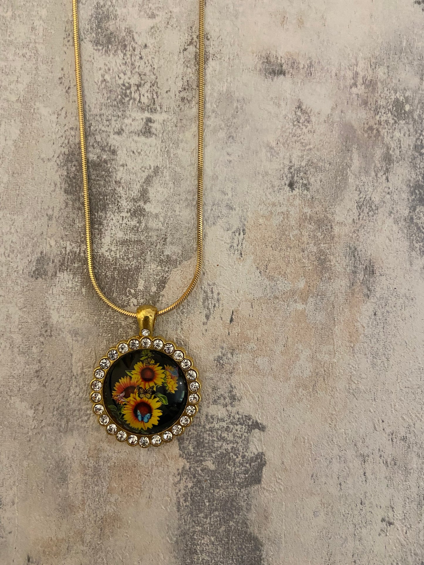 Dazzling & beautiful large gold floral pendant 3x3cm Pendant (60cm chain); 9 variations