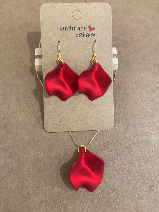 Elegant Rose Petal Gold earring & necklace set (45cm chain)