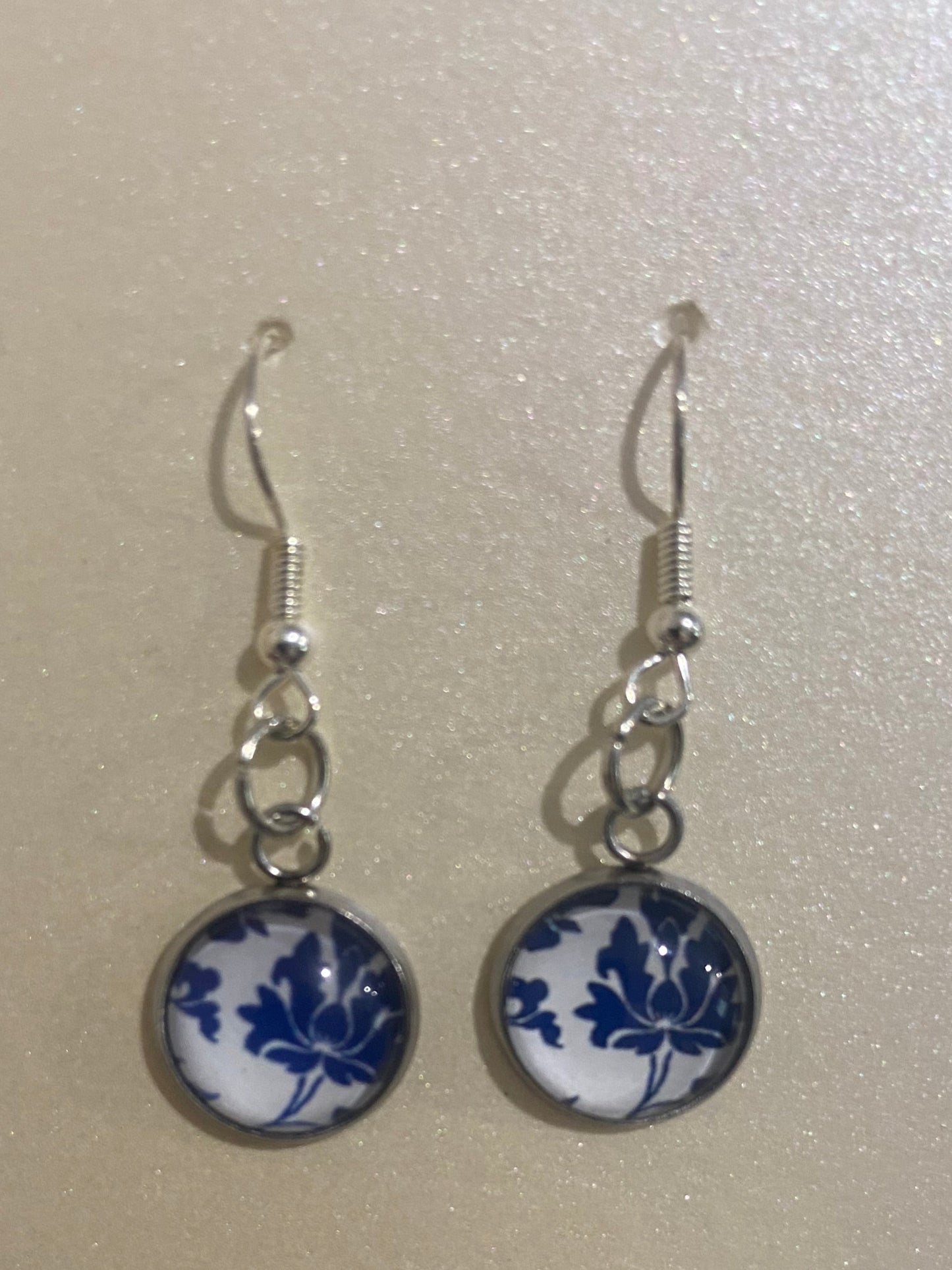 Dazzling & beautiful large blue/white pendant & Earring Set