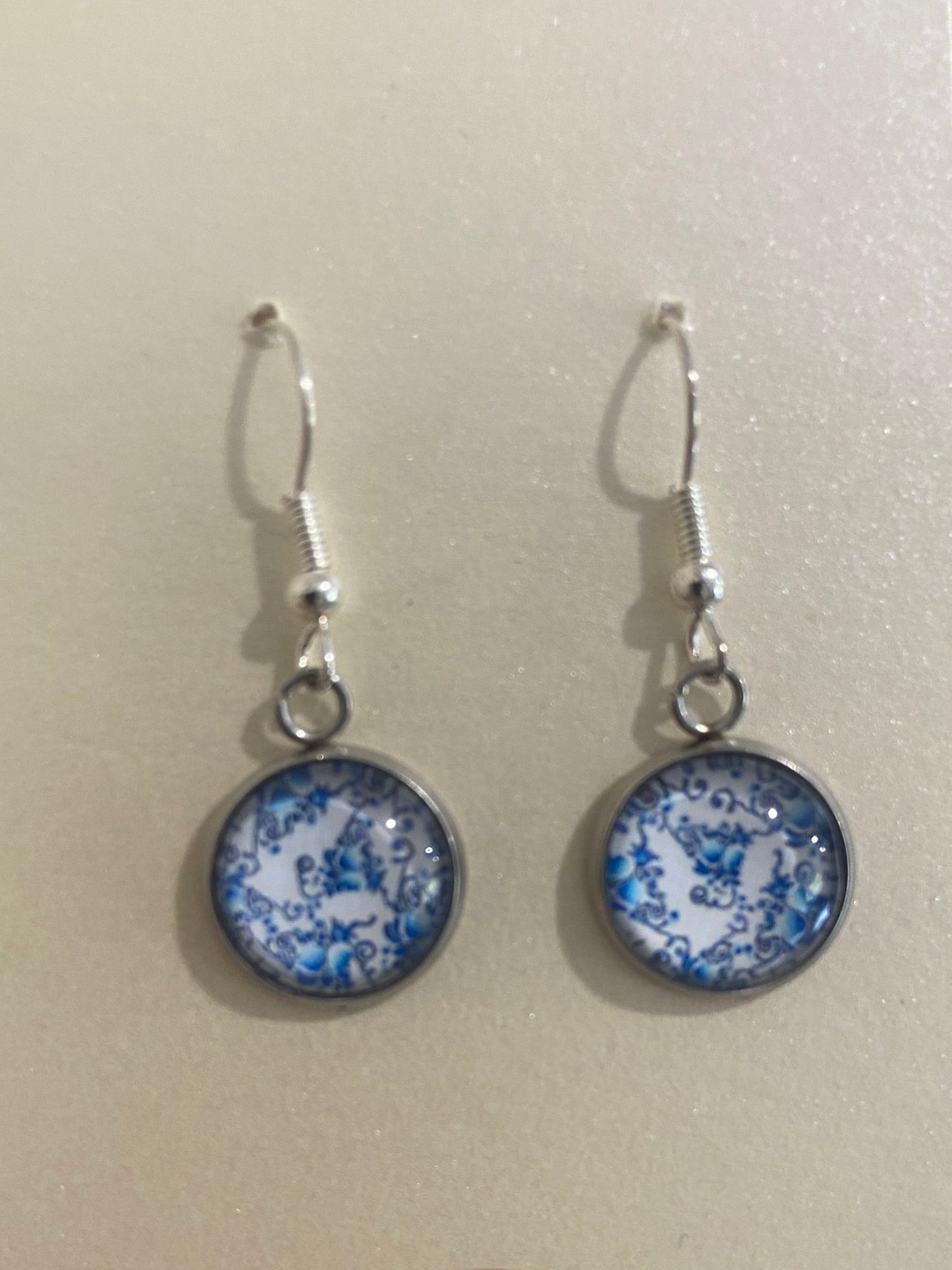 Dazzling & beautiful large blue/white floral pendant & Earring Set