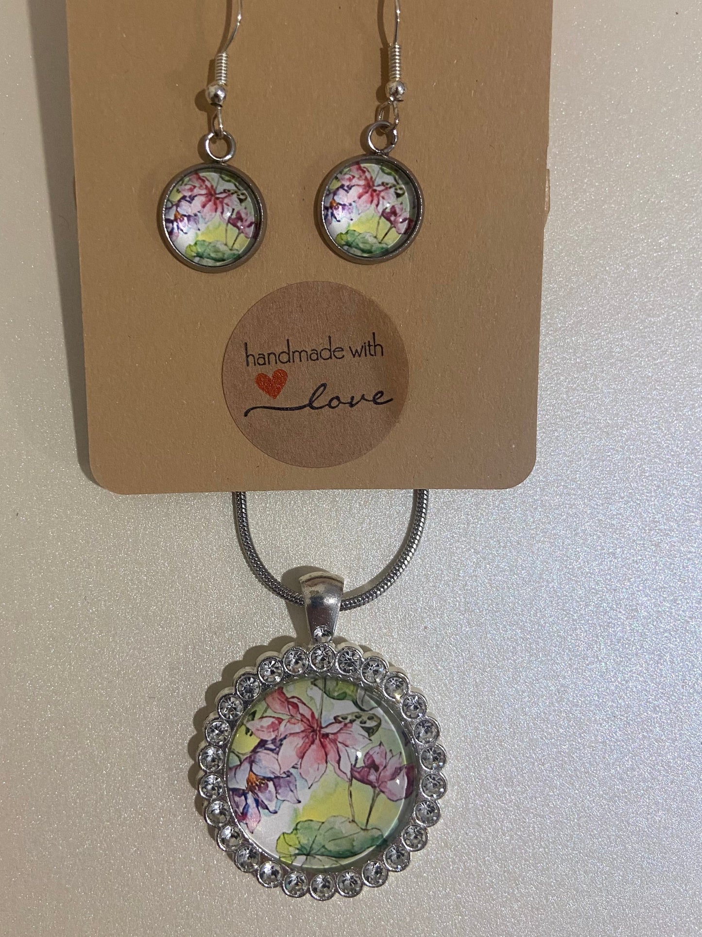 Dazzling & beautiful large floral pendant & Earring Set