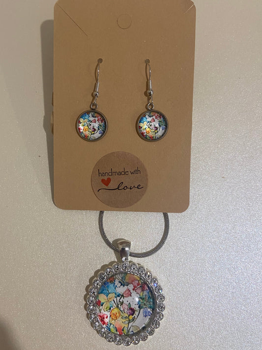 Dazzling & beautiful large floral pendant & Earring Set