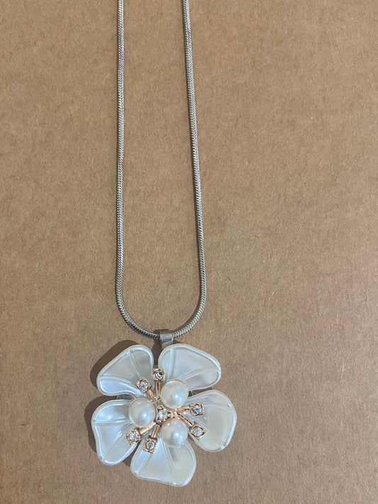 Pearlescent White Flower with White Pearls & Dimontes