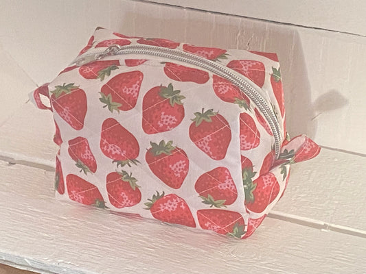 Quilted Boxy Pouch - Medium - Large Strawberries