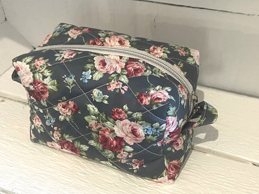 Quilted Boxy Pouch - Medium - Rose Grey Background