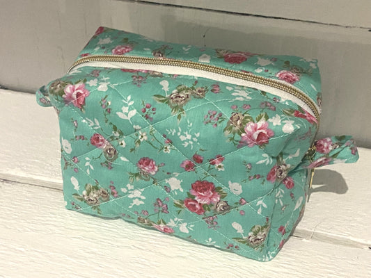 Quilted Boxy Pouch - Medium - Rose with Turquoise background