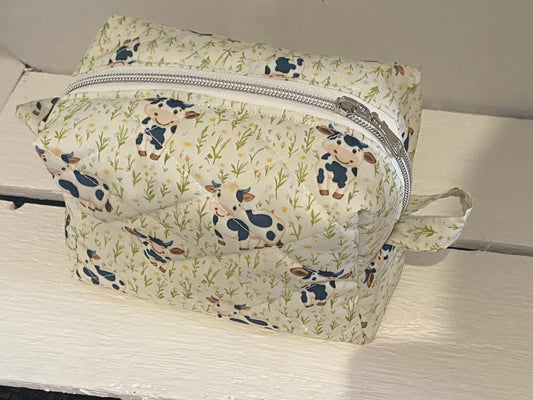 Quilted Boxy Pouch - Medium - Cute Cows